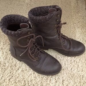 Women’s Combat Boots with Credit Card Pocket
